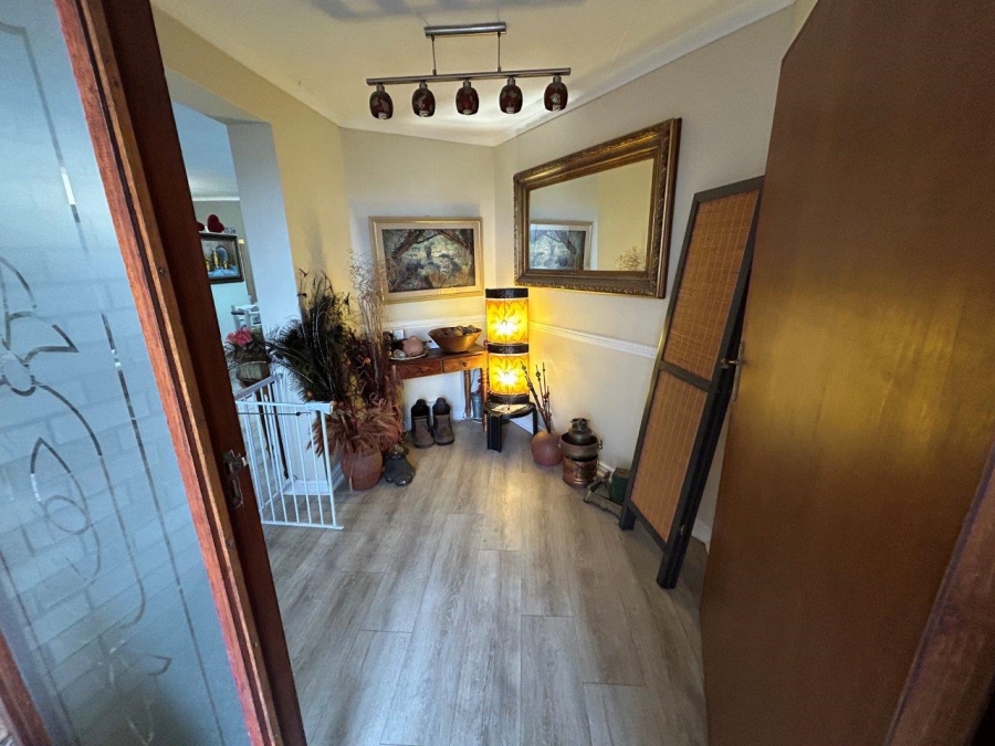 6 Bedroom Property for Sale in Wavecrest Eastern Cape